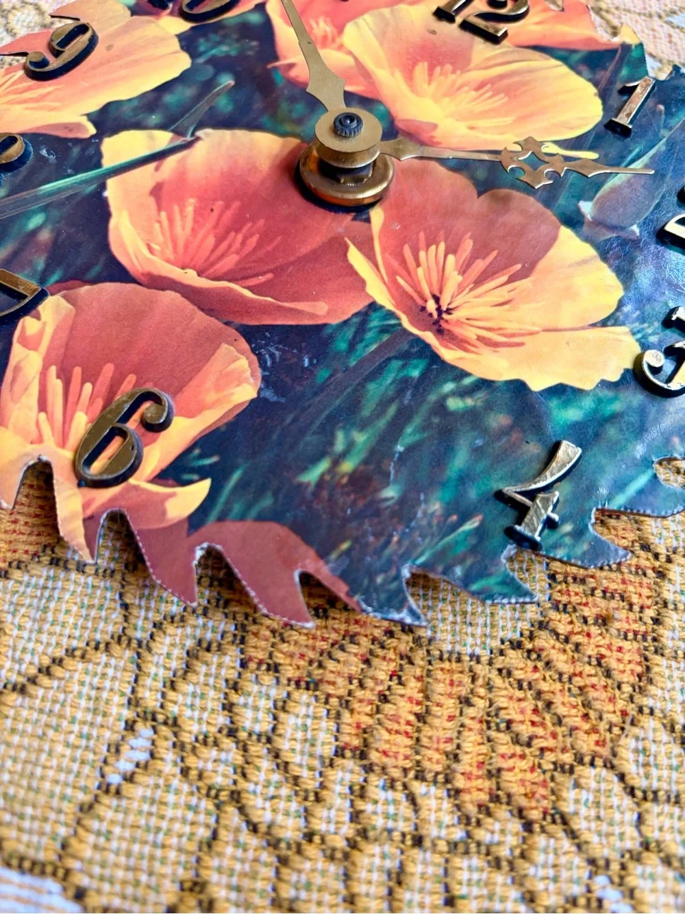 🌸✨ Vintage 70s Poppy Floral Clock ✨🌸